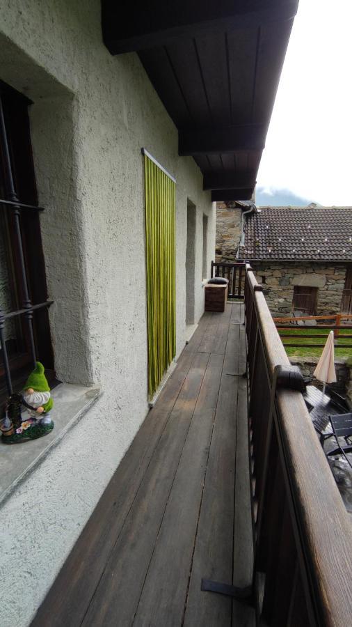 Casa Vacanze: Maison Des Gnomes Challand-Saint-Anselme Exterior photo