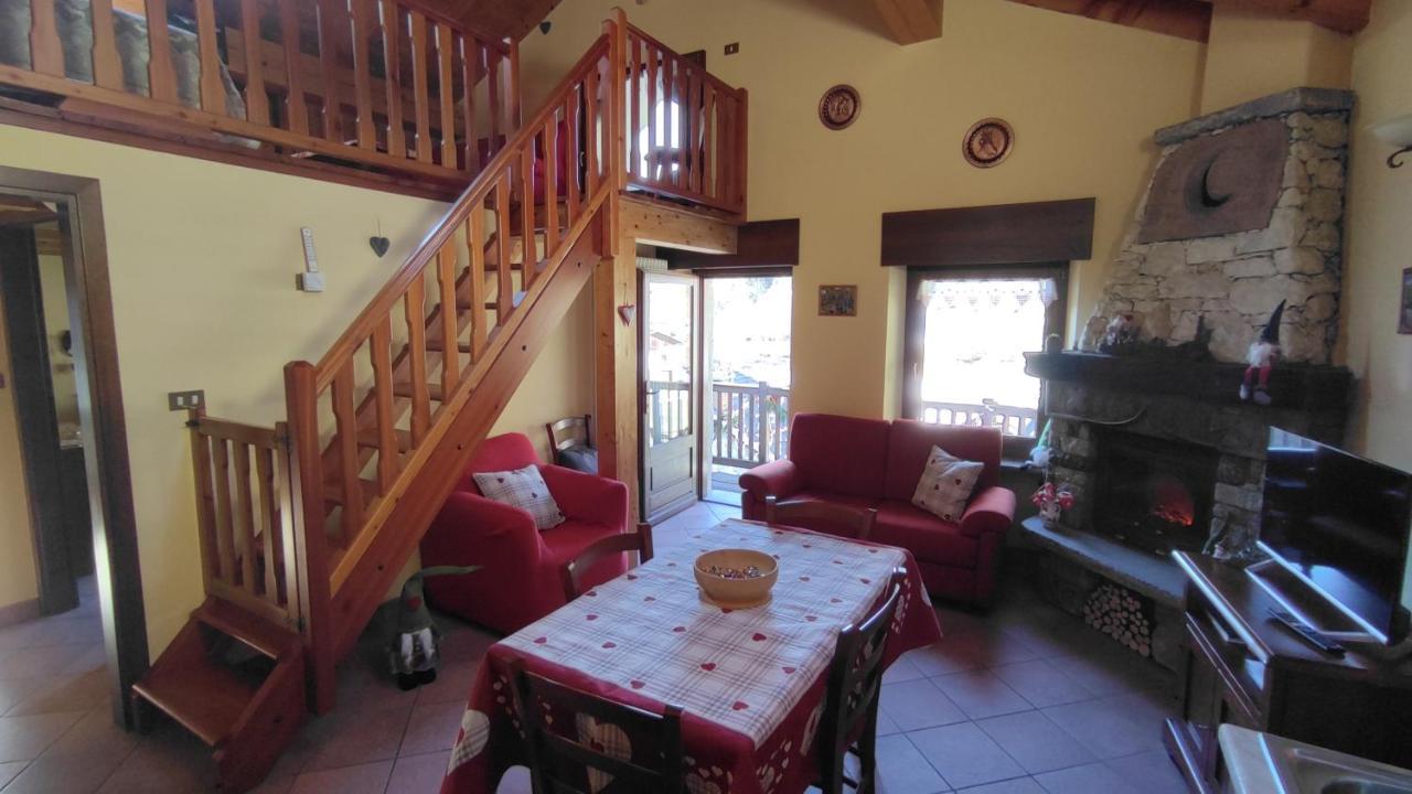 Casa Vacanze: Maison Des Gnomes Challand-Saint-Anselme Exterior photo
