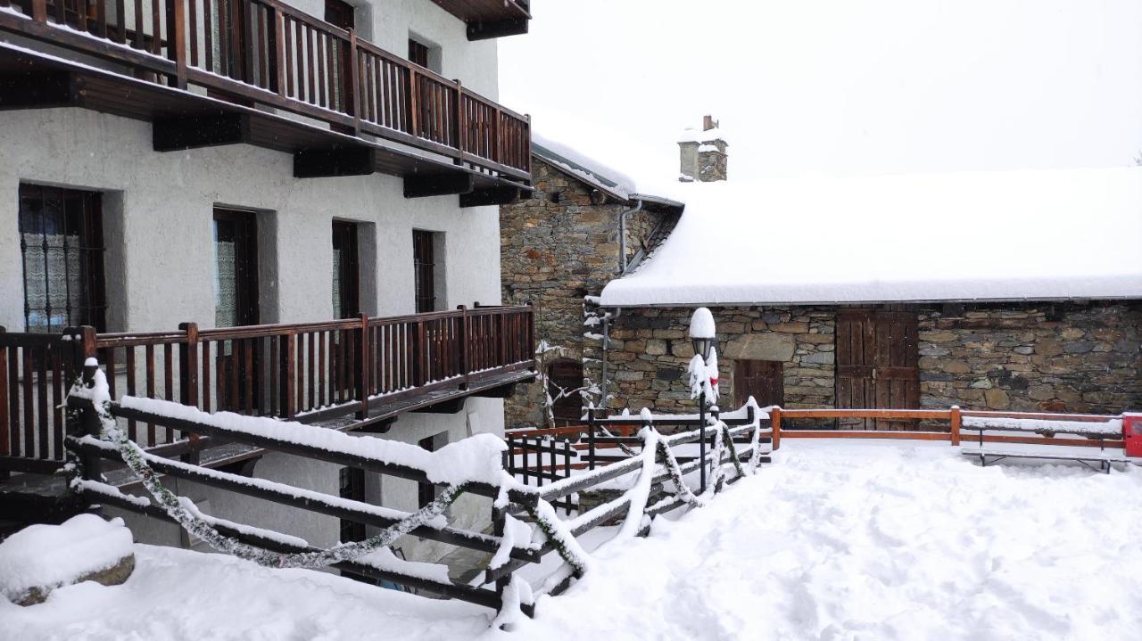 Casa Vacanze: Maison Des Gnomes Challand-Saint-Anselme Exterior photo